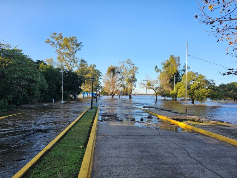 1426526-en-vigilancia-por-la-crecida-del-rio