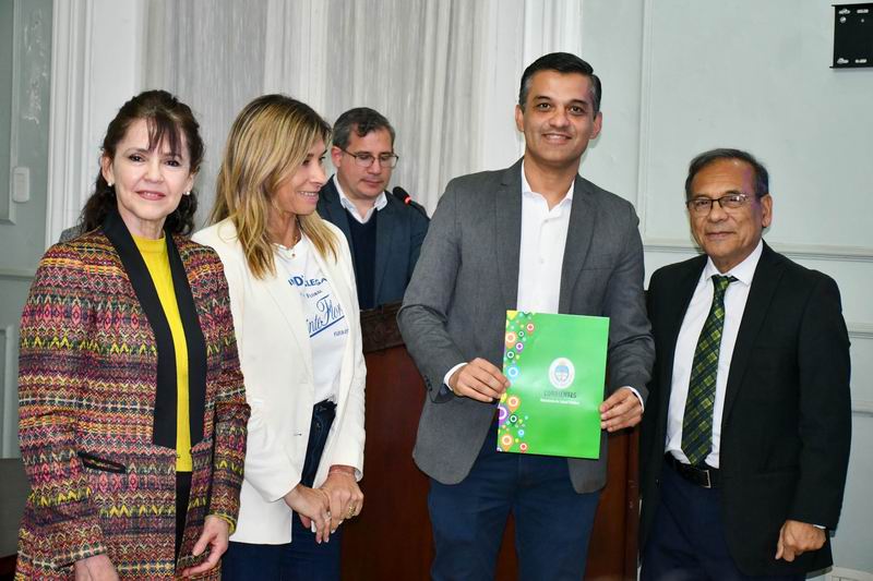 1842056-entregan-equipamiento-informatico-para-la-implementacion-de-telesalud