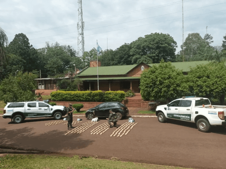 Misiones: encontraron un auto abandonado con más de 126 kilos de marihuana