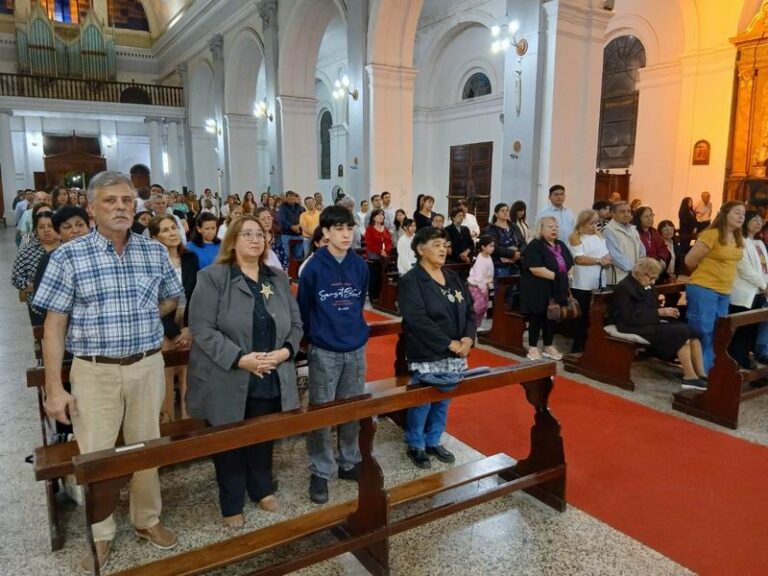 Elevan sufragios por las víctimas y piden conducir responsablemente