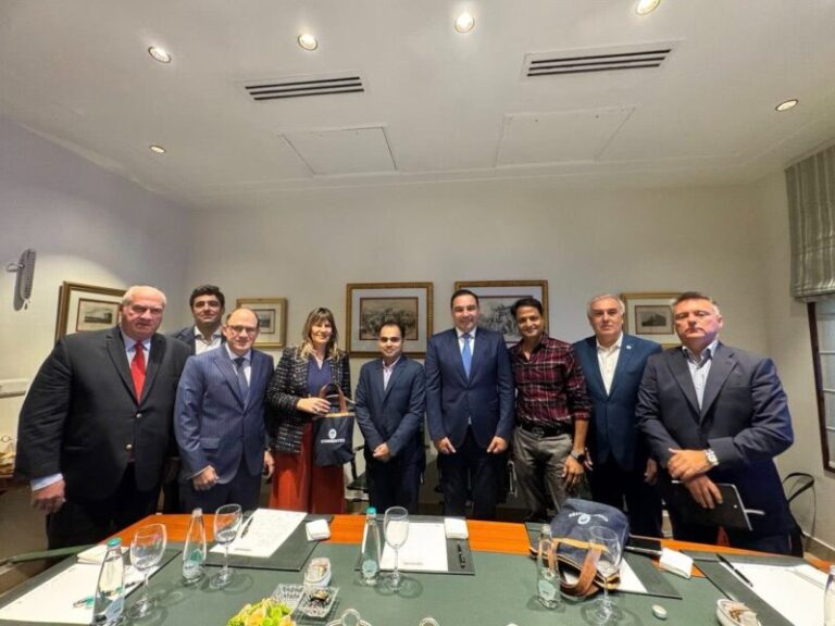 Valdés impulsa inversiones con la empresa maderera MK Pine Wood