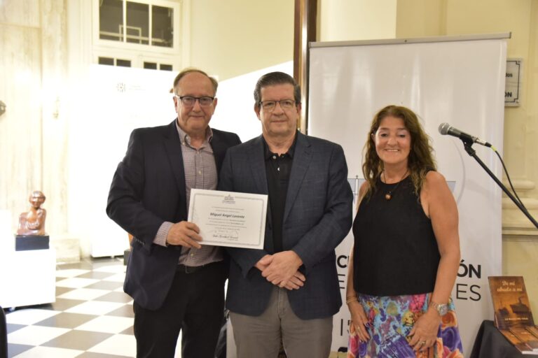 Presentaron el libro De mi abuelo a mí de Miguel Ángel Lorente en un emotivo encuentro colmado de amigos y familiares