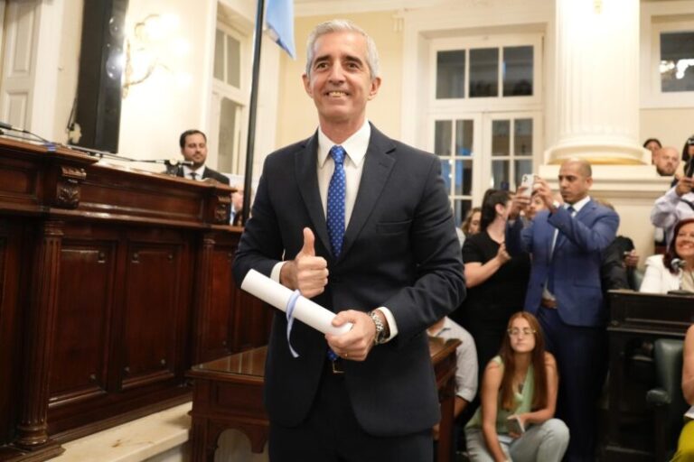 El desembarco libertario: Caíto Leconte se presentó como monobloque