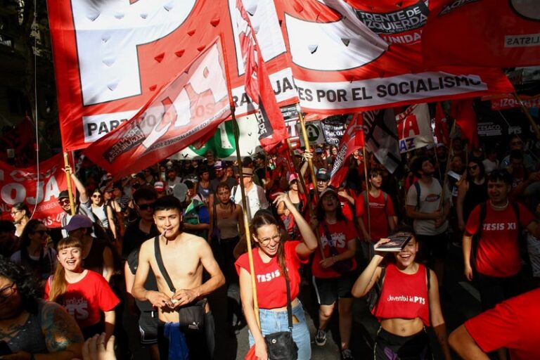 Videos: así fueron el acto y la columna del PTS en Plaza de Mayo exigiendo paro nacional y plan de lucha