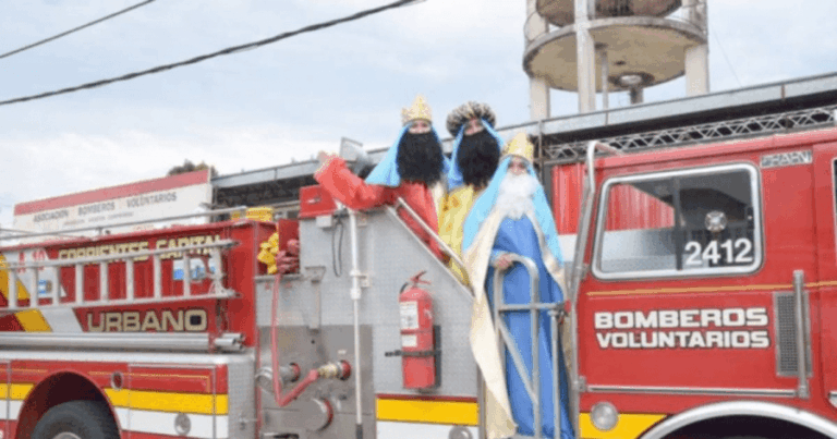 Reyes Bomberos: juntan juguetes y golosinas para los niños.