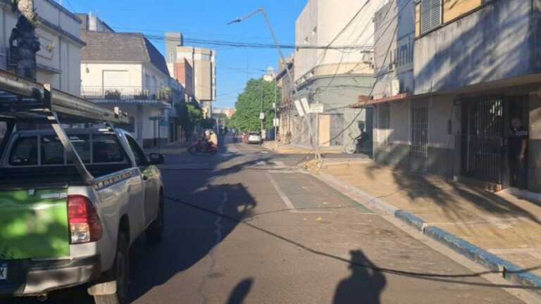 Un camión dejó sin luz a vecinos del centro de la capital.