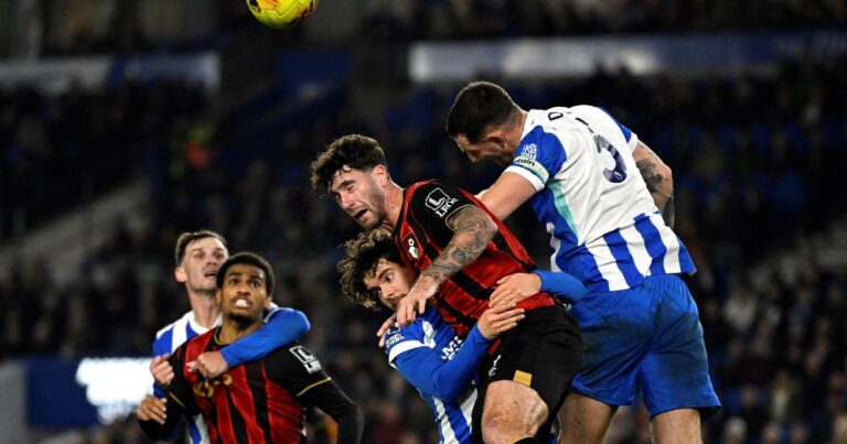 El defensor argentino que alcanzó una marca histórica en la Premier League