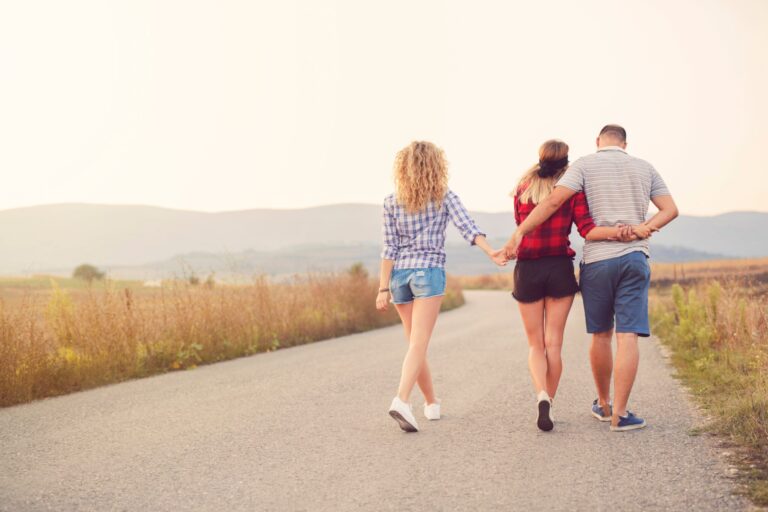 Síndrome de Fortunata: qué es y qué dice la psicología sobre quienes se enamoran de personas casadas o con pareja