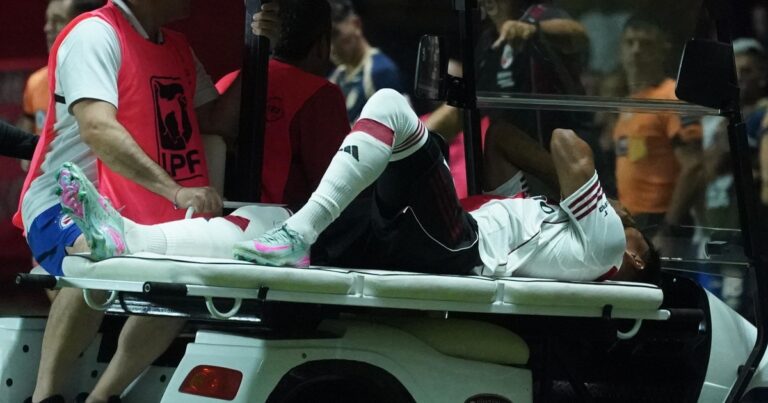 De no creer: Portillo ingresó en River y salió lesionado un minuto y medio después