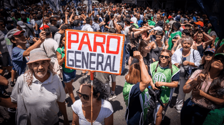 Los gremios presionan a la CGT para que convoque a un paro general en rechazo a la reforma laboral.