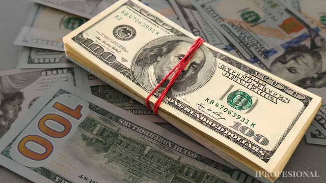 Argentinos compran dólares sin parar pero sigue siendo mal negocio: los 2 bonos que sí valen la pena