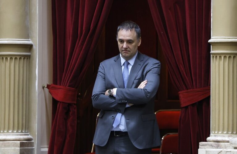 Mal clima con Adorni en el gobierno: «Le va a costar caro»