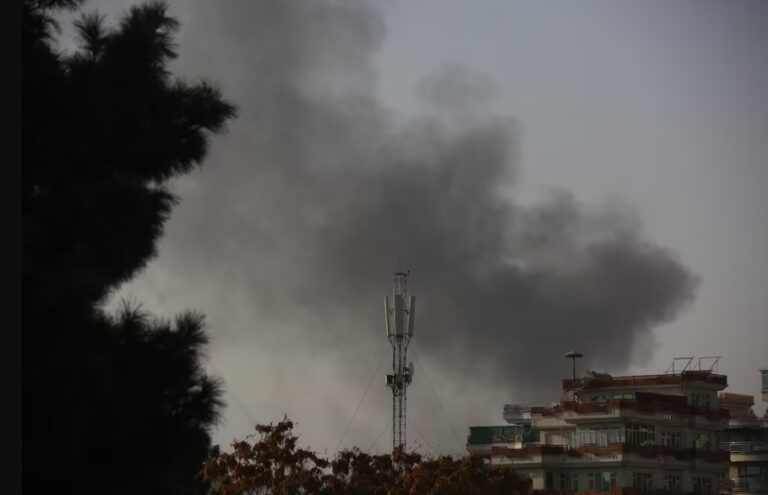 Bombardeos: Elevan la tensión Pakistán con talibanes por cientos de víctimas