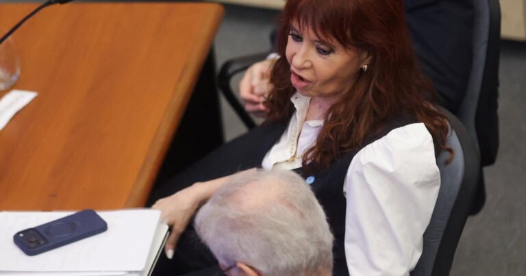Tiene algún apodo?, las incómodas preguntas a Cristina Kirchner en el arranque de su declaración y sus irónicas respuestas
