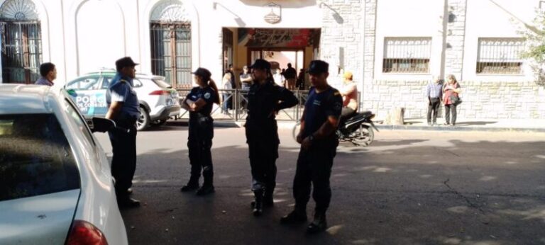 Operativo policial en colegios religiosos tras recibir amenazas de bomba