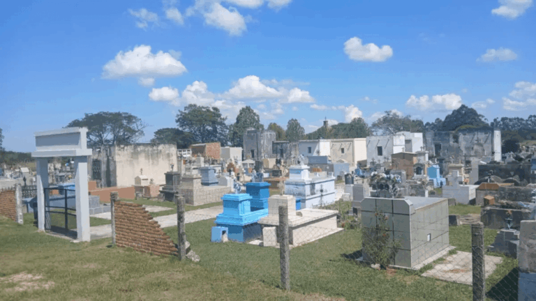 Investigan el robo de urnas con cenizas en un cementerio de Corrientes