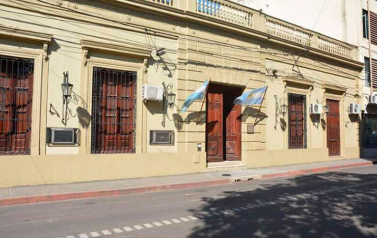 Educación: Juan Pablo ordenó el reintegro de haberes, tras descuentos