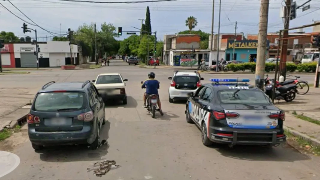 Ilustración de una calle residencial en Santa Fe, representando el contexto de la noticia.