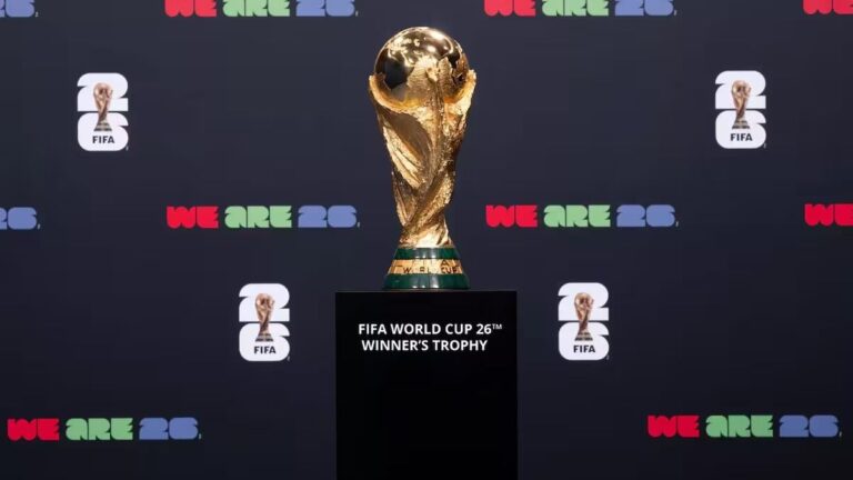 Gráfico con los escudos de las selecciones que disputan los repechajes al Mundial 2026