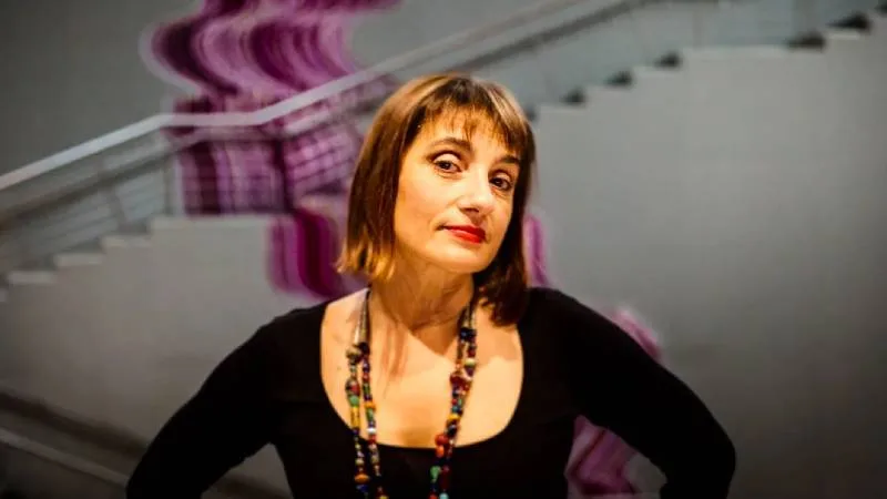 Personas disfrutando de un concierto en un anfiteatro de Rosario