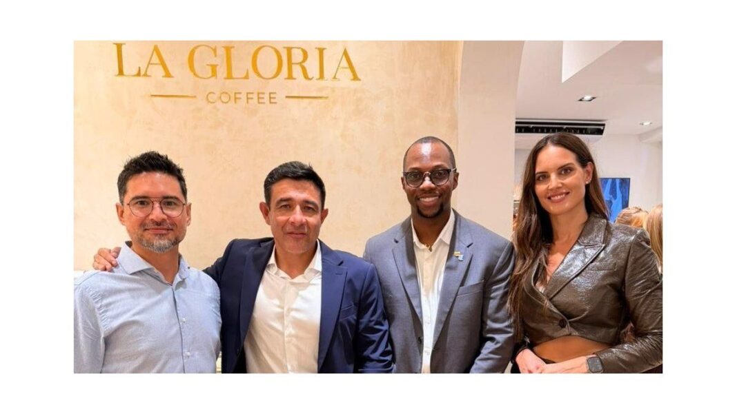 Interior de La Gloria Coffee, cafetería boutique en Rosario