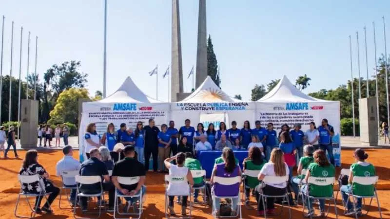 Carpa Blanca de Amsafé instalada en San Lorenzo