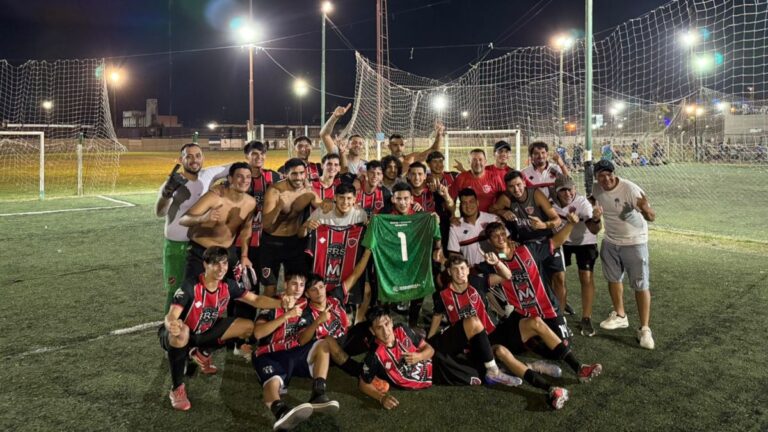 Fútbol de la Asociación Rosarina en acción durante un partido de liga.