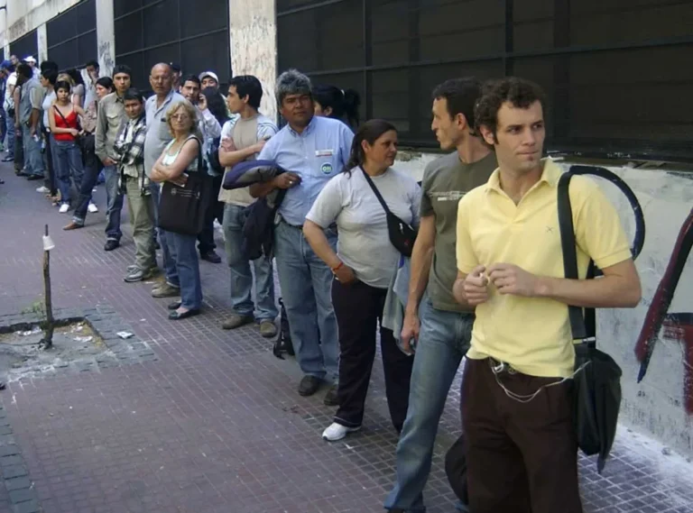 Gráfico comparativo de tasas de empleo según nivel educativo en Argentina