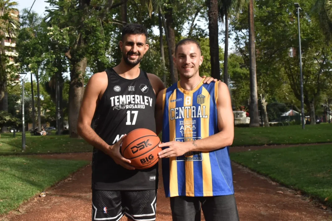 Jugadores de básquet en acción durante un partido de la Liga Federal.