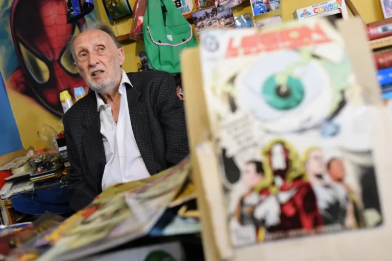 Jorge Saghini, dueño de Tótem Comics, en su local de San Martín 1405 en Rosario.