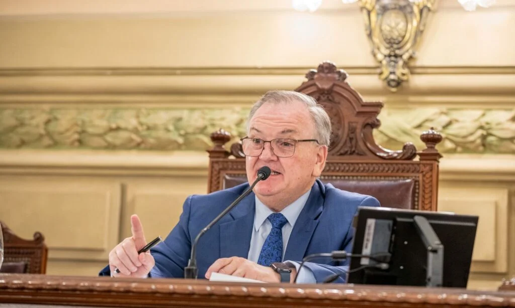 Recinto del Senado de la provincia de Santa Fe durante una sesión.