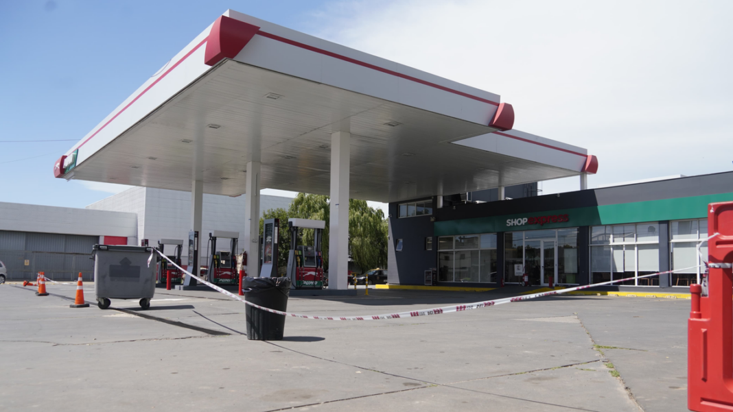 Ilustración genérica de una balanza de justicia sobre un fondo relacionado con la provincia de Santa Fe.