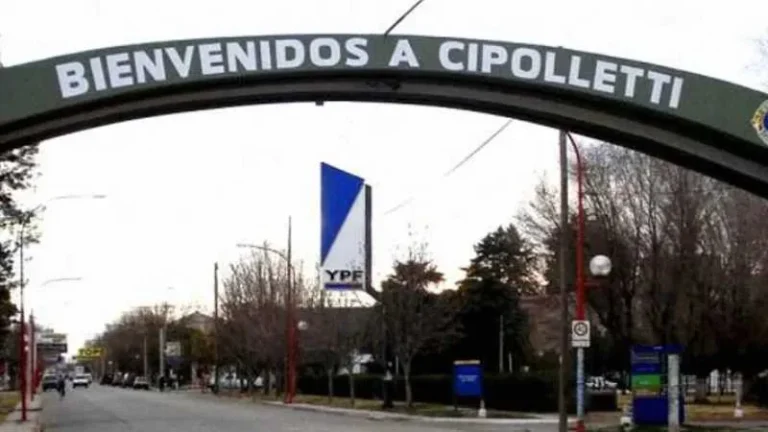 Exterior del colegio Estación Limay en Cipolletti, Río Negro.