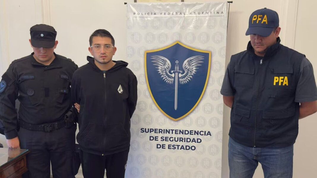 Ilustración de agentes federales realizando una detención en Buenos Aires.