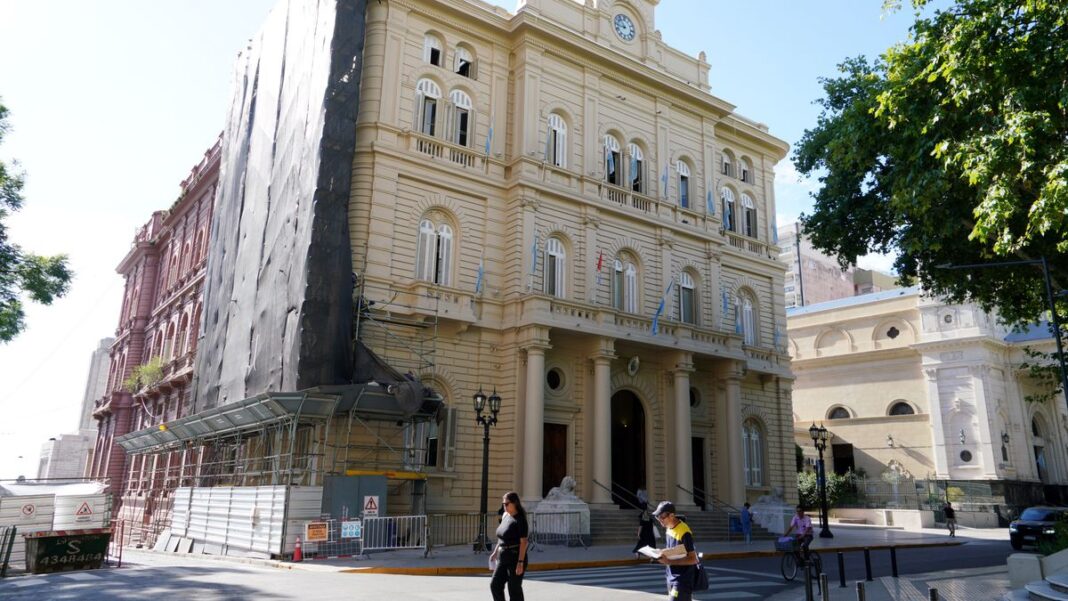 Cristian Cunha en una conferencia de prensa