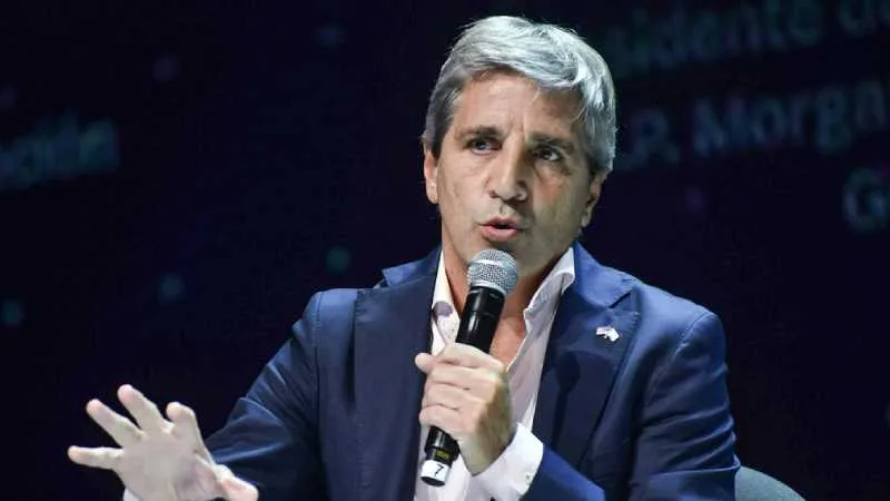 Ministro de Economía Luis Caputo hablando en ExpoEFI 2026