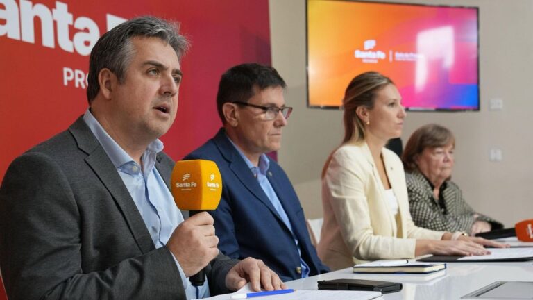 Conferencia de prensa de los ministros de Educación y Seguridad de Santa Fe anunciando medidas contra falsas amenazas.