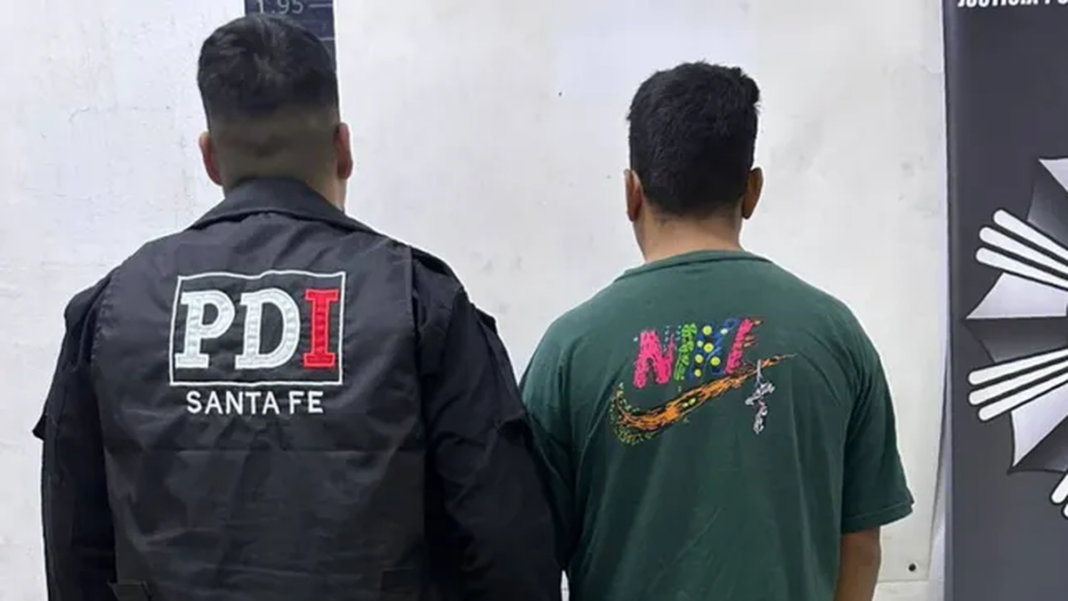 Símbolo de la Justicia sobre un fondo relacionado con Santa Fe