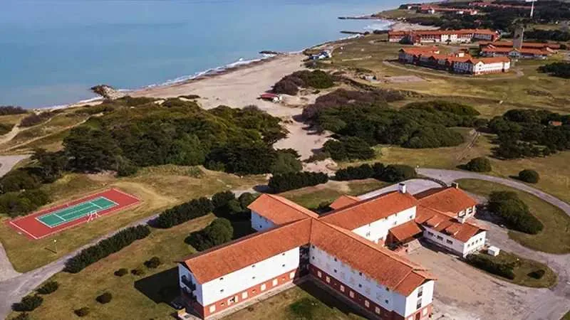 Vista aérea del complejo hotelero de Chapadmalal, en la costa atlántica argentina.
