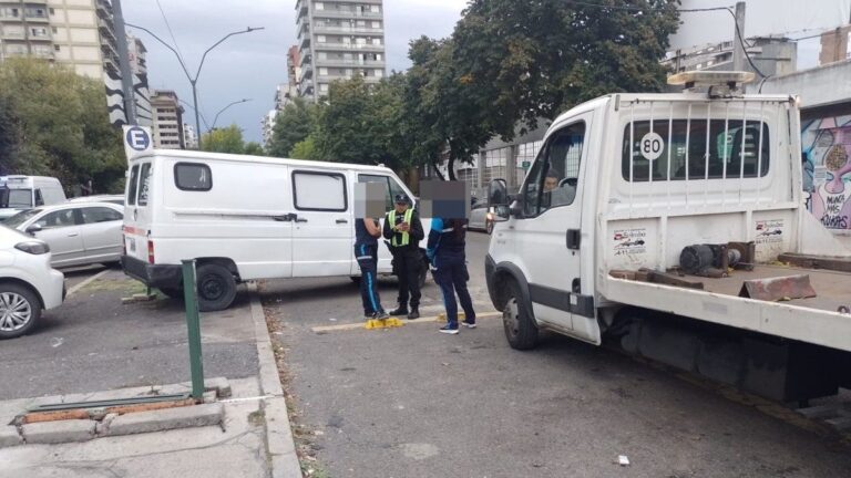 Inspectora municipal en operativo de tránsito en Santa Fe