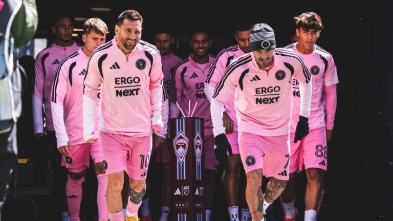 Lionel Messi celebrando un gol con la camiseta de Inter Miami durante el partido ante Colorado Rapids.