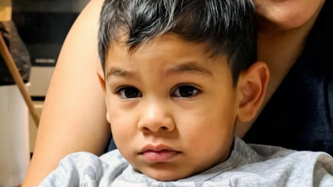 Ilustración genérica de una balanza de la justicia sobre un fondo neutro.