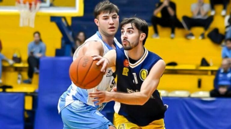 Partido de básquet entre Central y San Martín de Marcos Juárez en el Cruce Alberdi