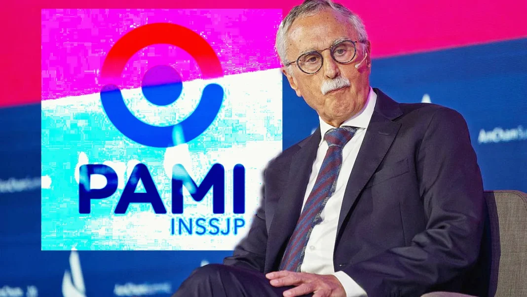 Ministro de Salud Mario Lugones durante una conferencia.