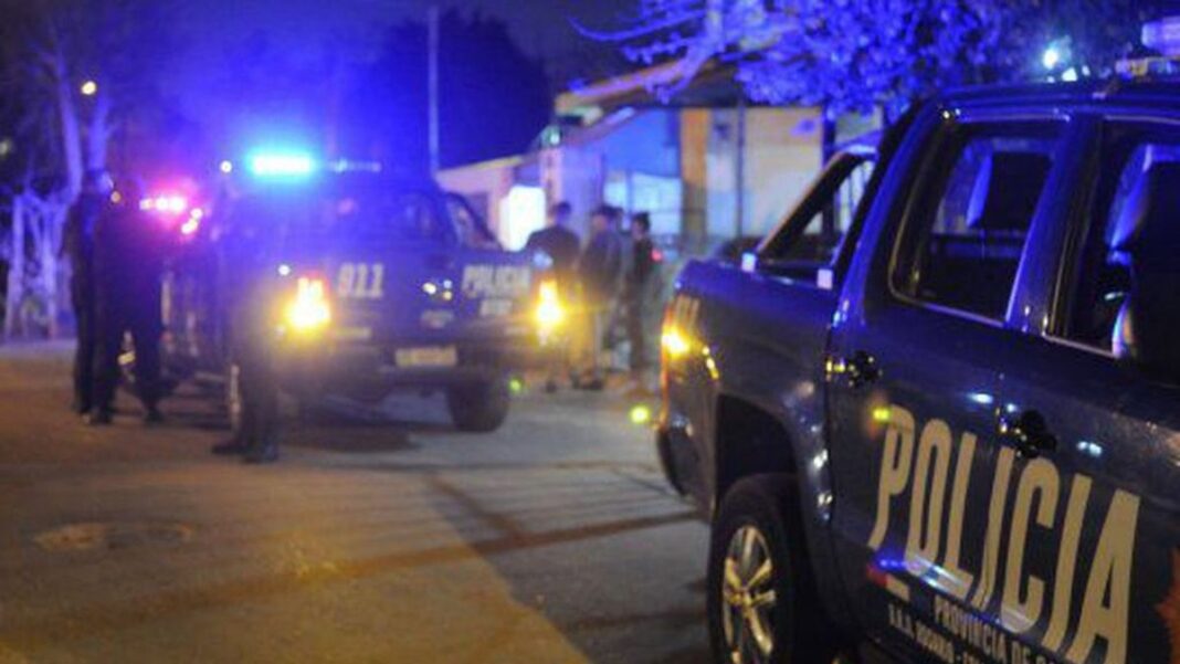 Ilustración de una calle residencial con fachada de casa, representando el lugar del incidente en Rosario.