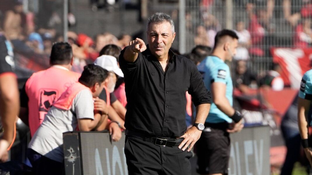 Frank Kudelka, entrenador de Newell's Old Boys, durante una conferencia de prensa.