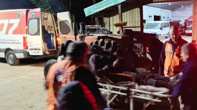 Operativo de rescate y asistencia sanitaria en Villa Minetti durante la emergencia hídrica.