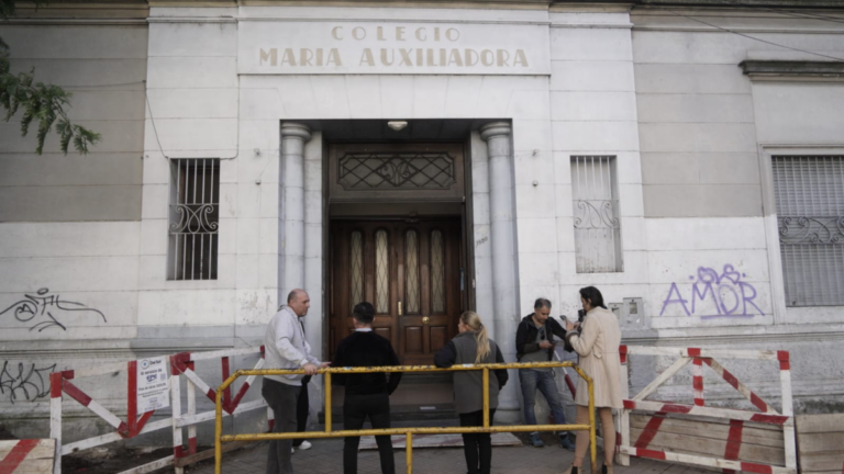 Fachada del Colegio María Auxiliadora, ubicado en Presidente Roca y San Juan, Santa Fe.