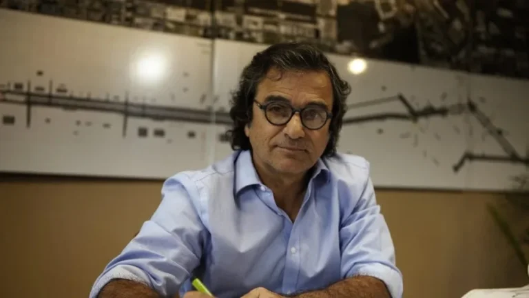 Carlos Frugoni, exsecretario de Infraestructura, en su despacho