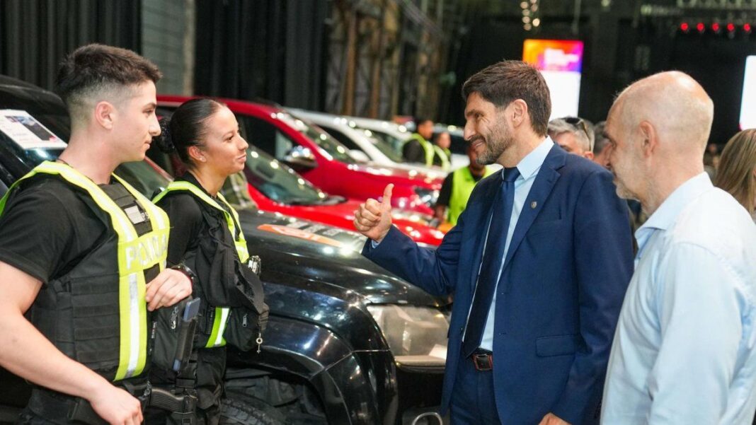 Autoridades en el acto de la quinta subasta de bienes incautados al delito en la provincia de Santa Fe.